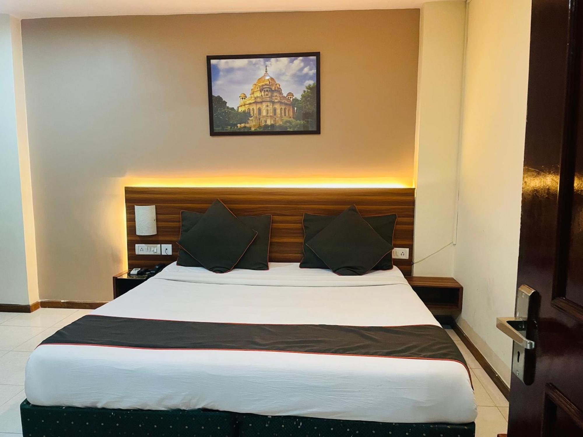 The Royal Presidency Inn Lucknow Exterior photo