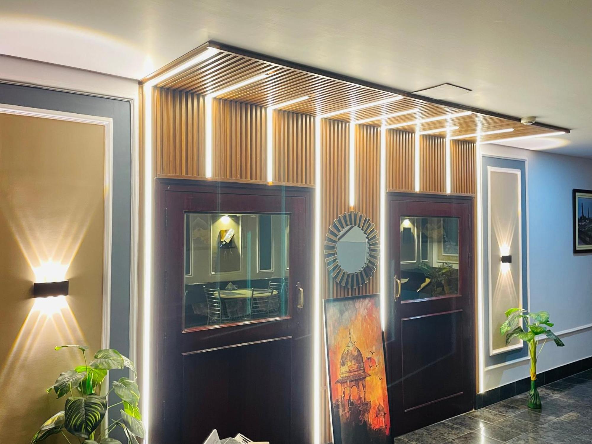 The Royal Presidency Inn Lucknow Exterior photo