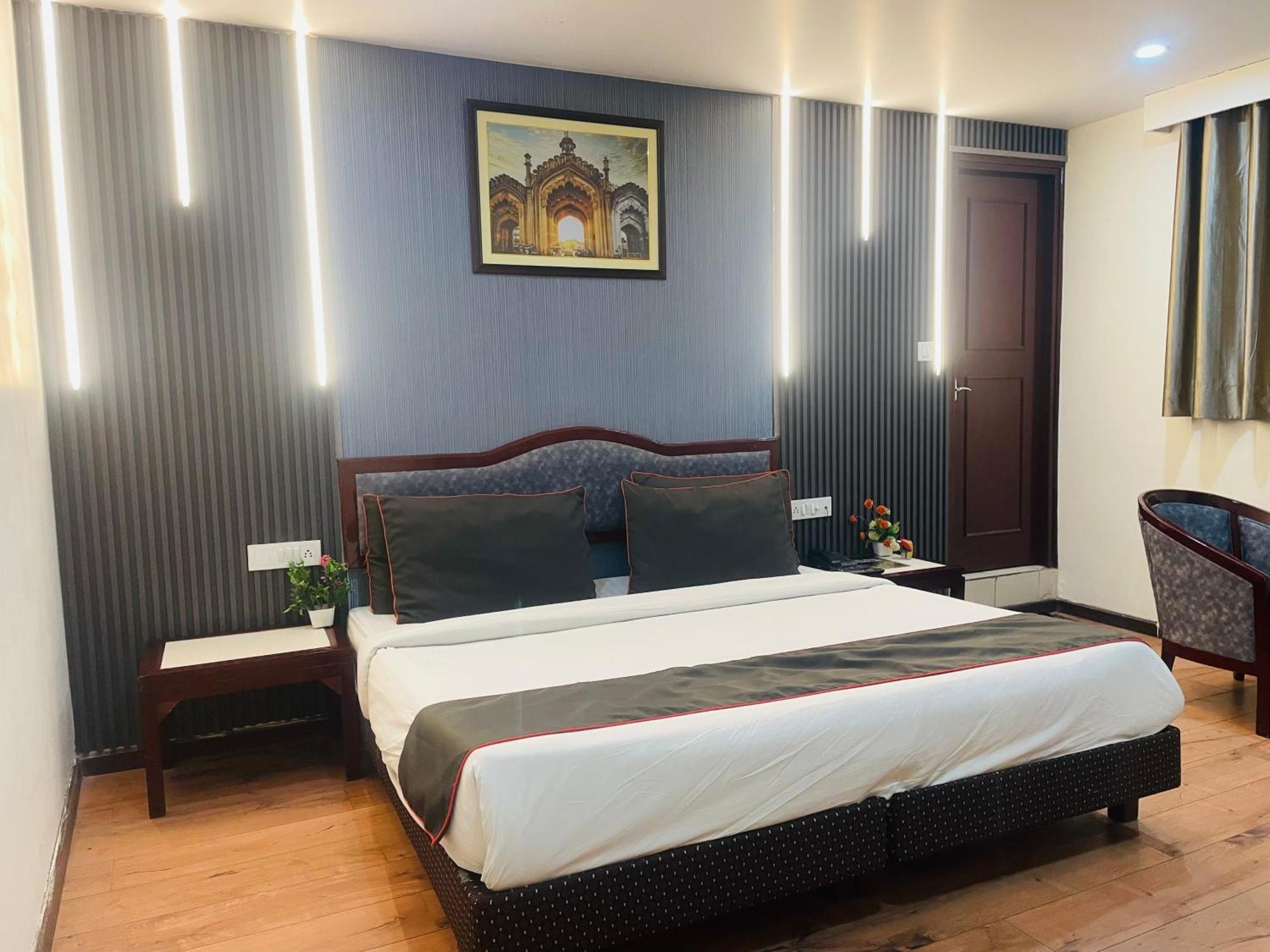 The Royal Presidency Inn Lucknow Exterior photo