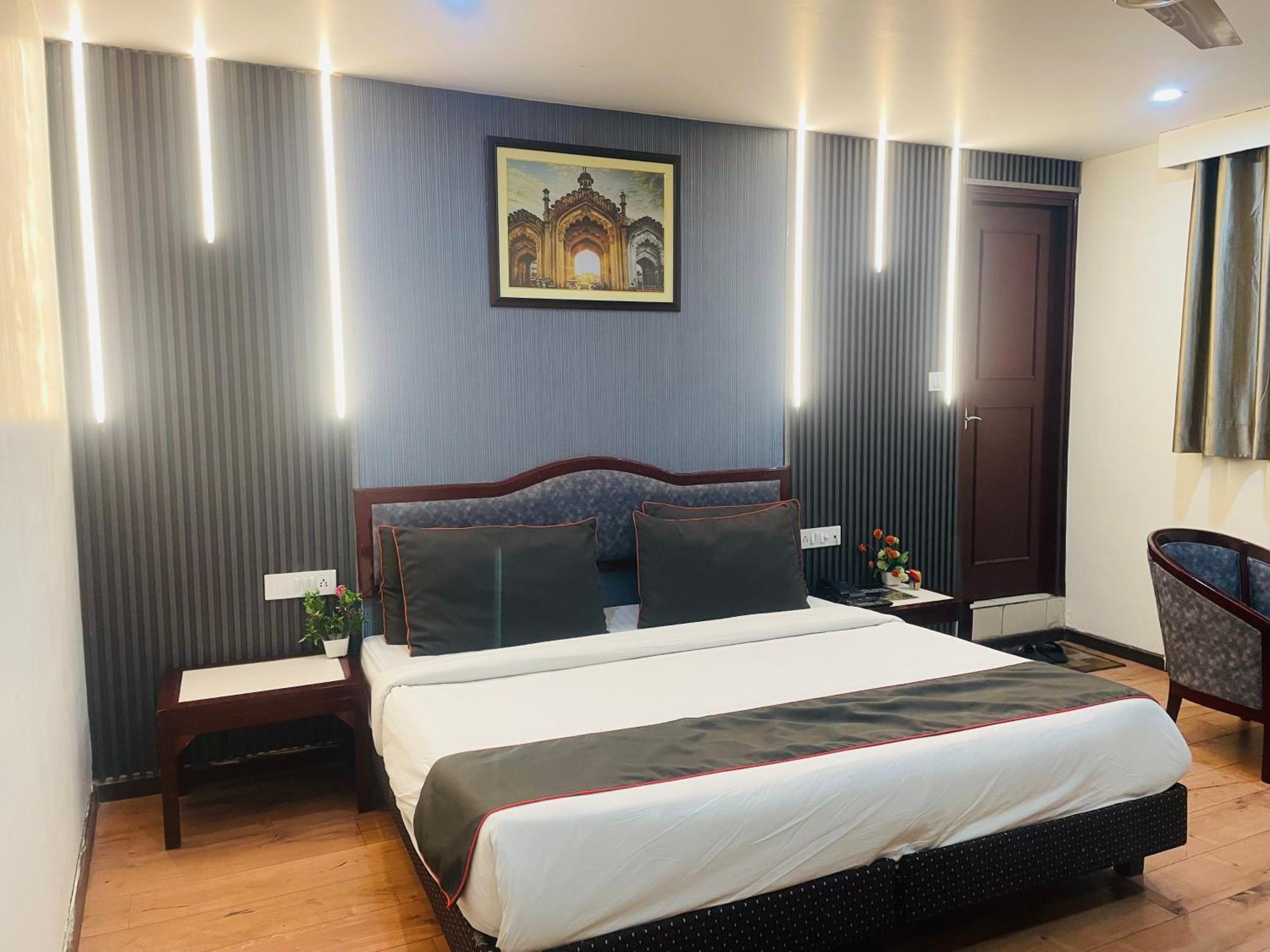 The Royal Presidency Inn Lucknow Exterior photo