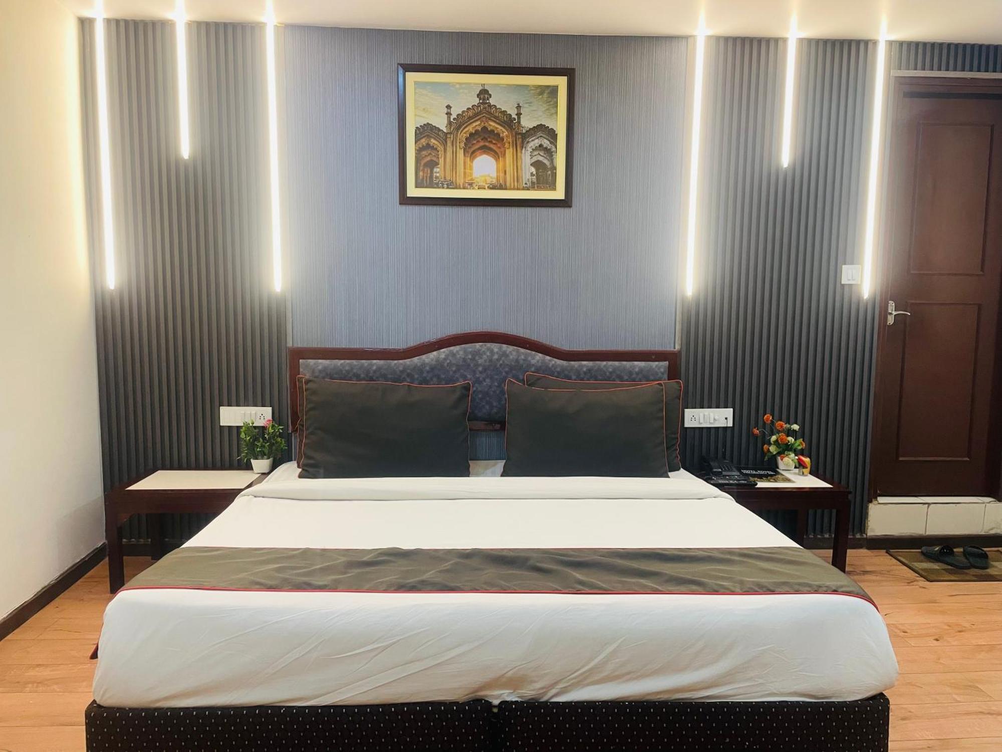 The Royal Presidency Inn Lucknow Exterior photo