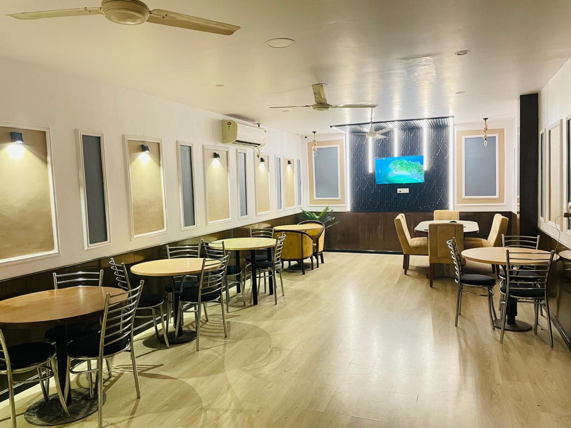 The Royal Presidency Inn Lucknow Exterior photo
