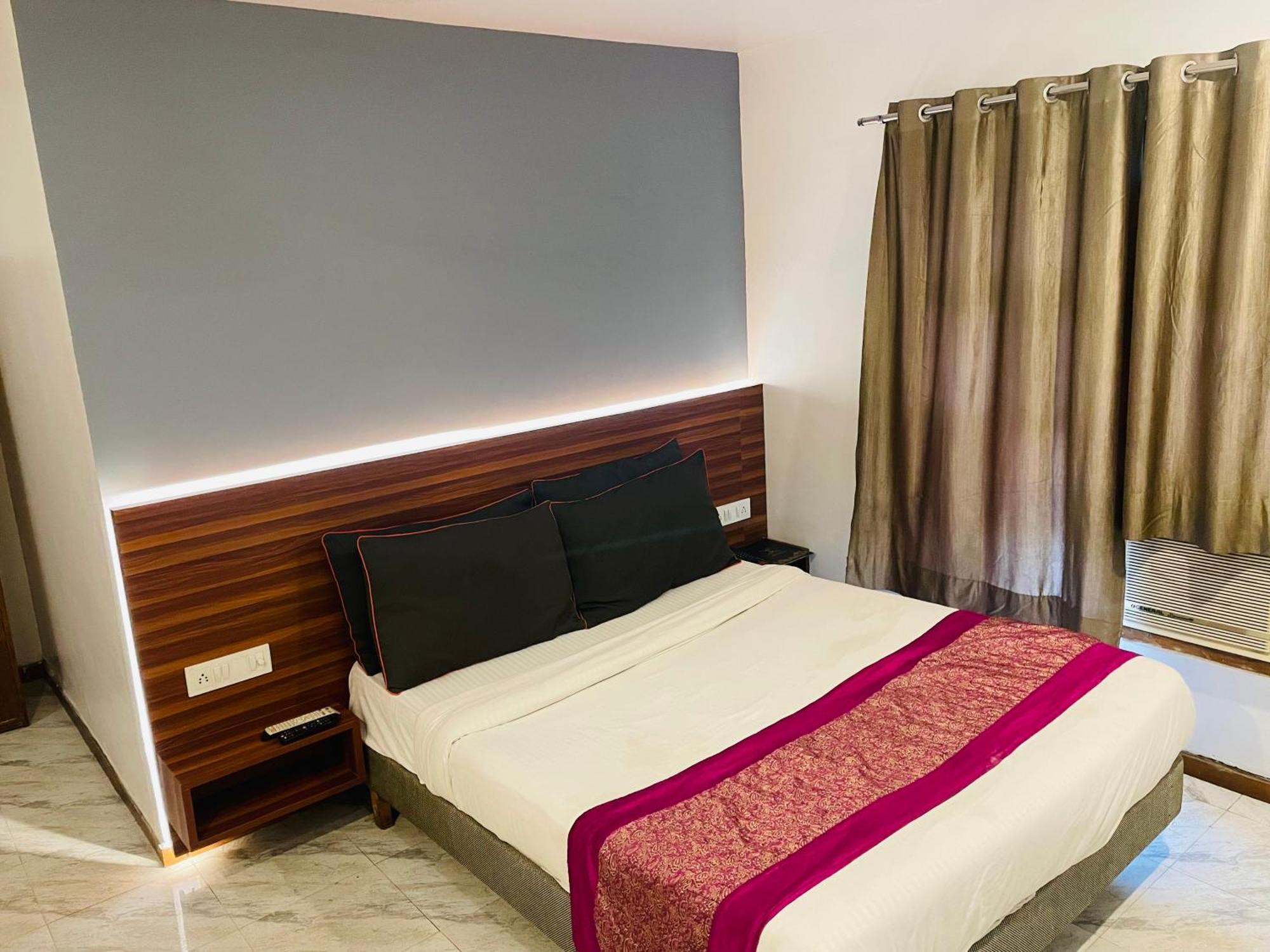 The Royal Presidency Inn Lucknow Exterior photo