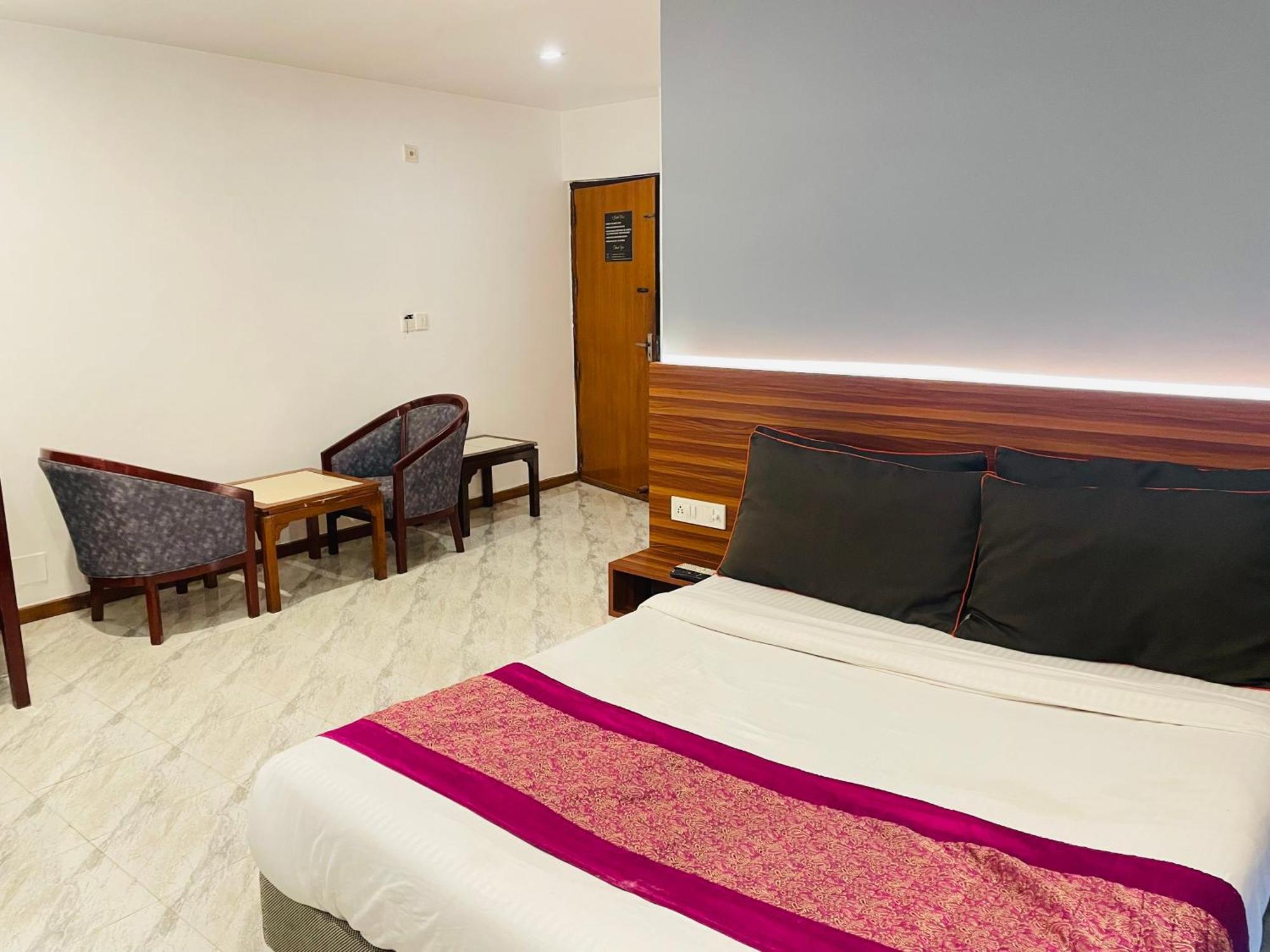 The Royal Presidency Inn Lucknow Exterior photo