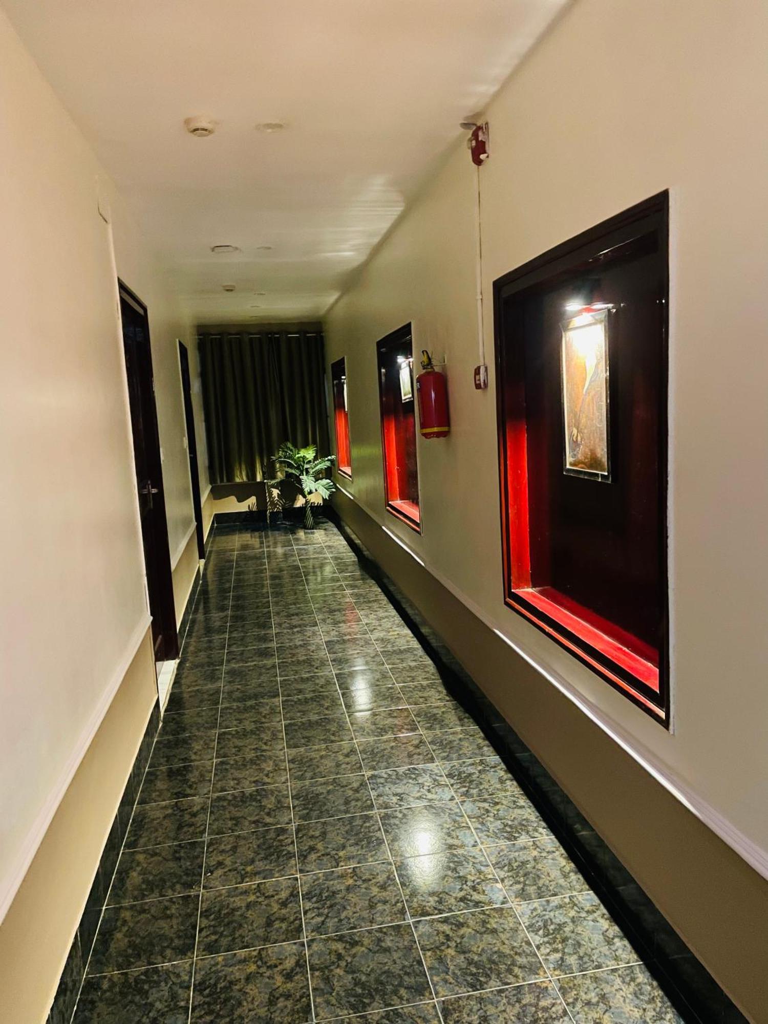 The Royal Presidency Inn Lucknow Exterior photo