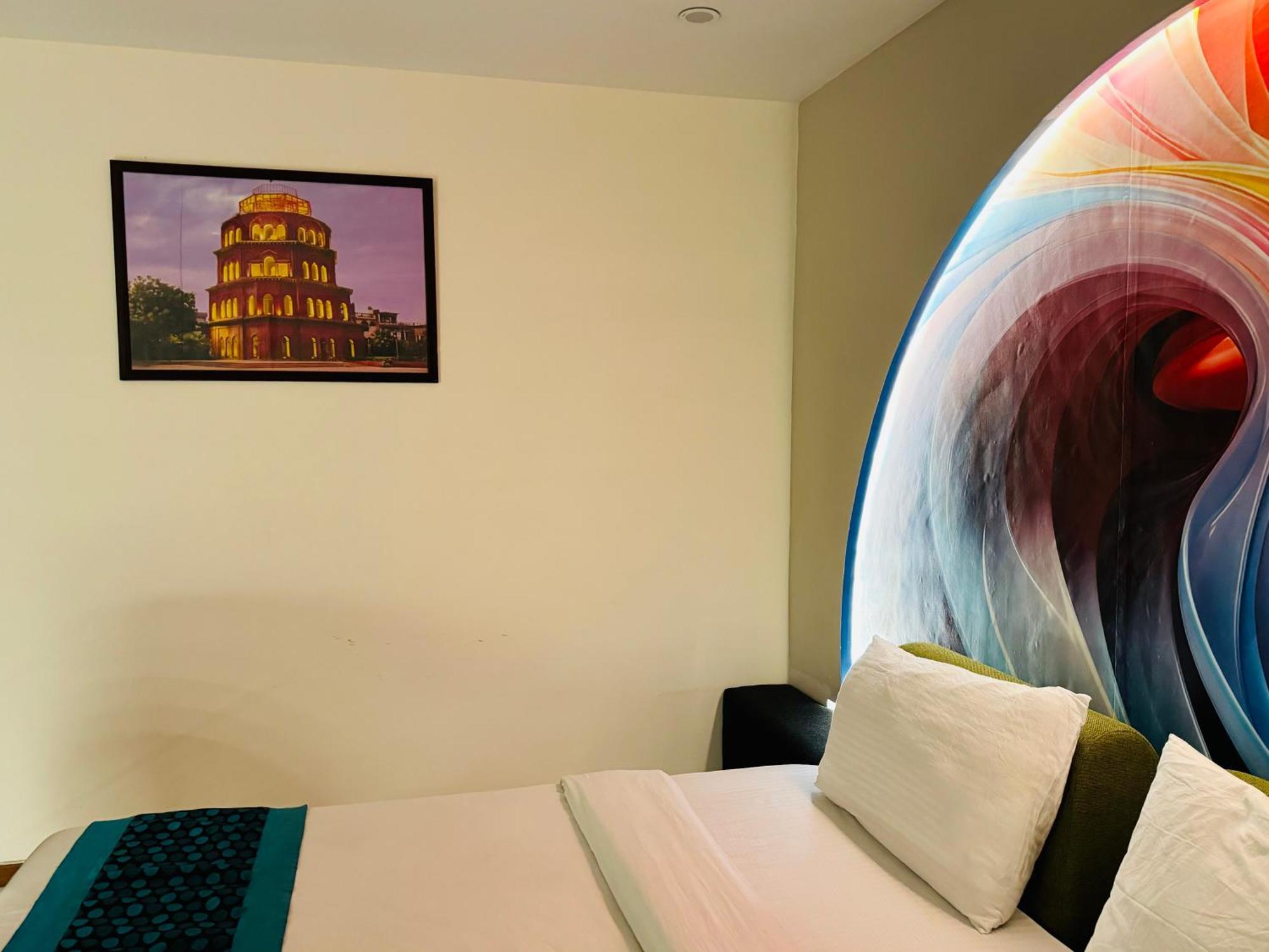 The Royal Presidency Inn Lucknow Exterior photo