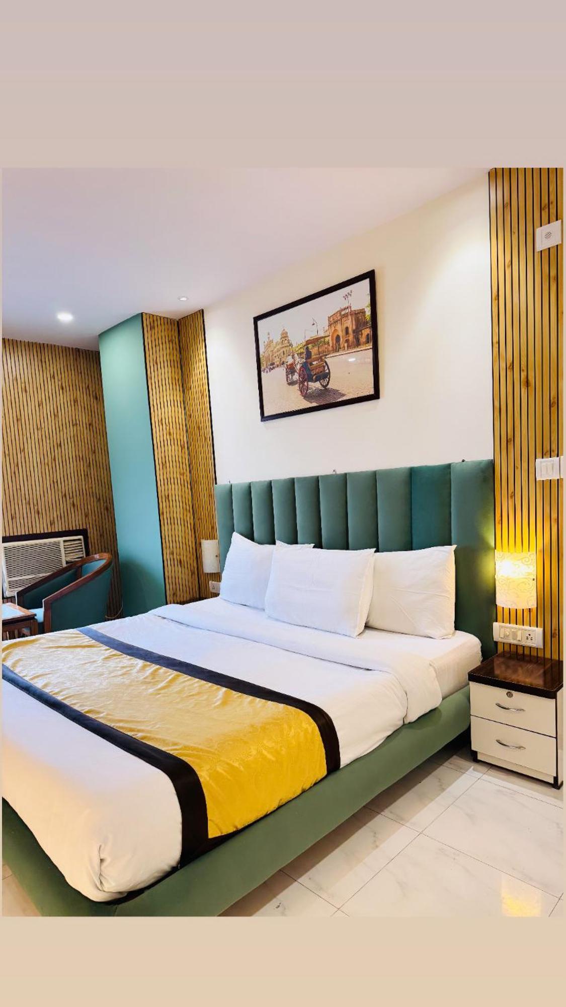 The Royal Presidency Inn Lucknow Exterior photo